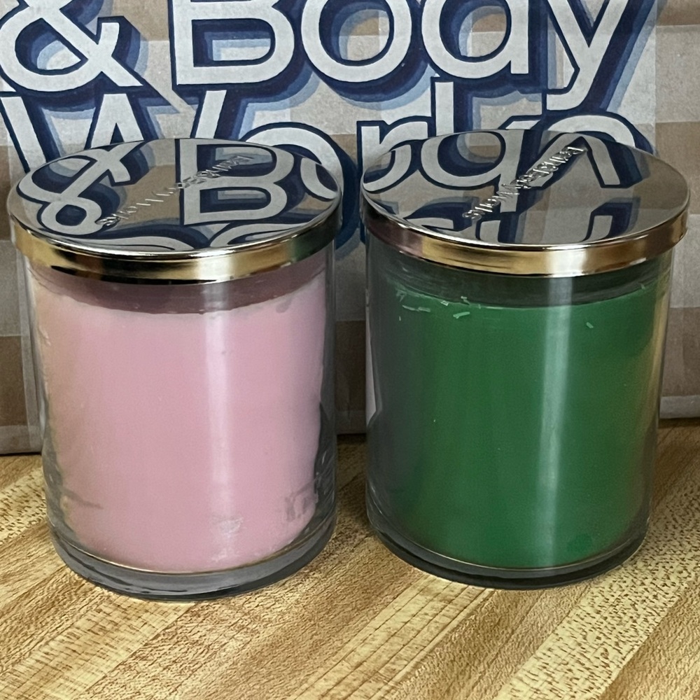 Bath & Body Works Twisted Peppermint and Winter Golden Pear Single Wick Candles - Picture 3 of 7